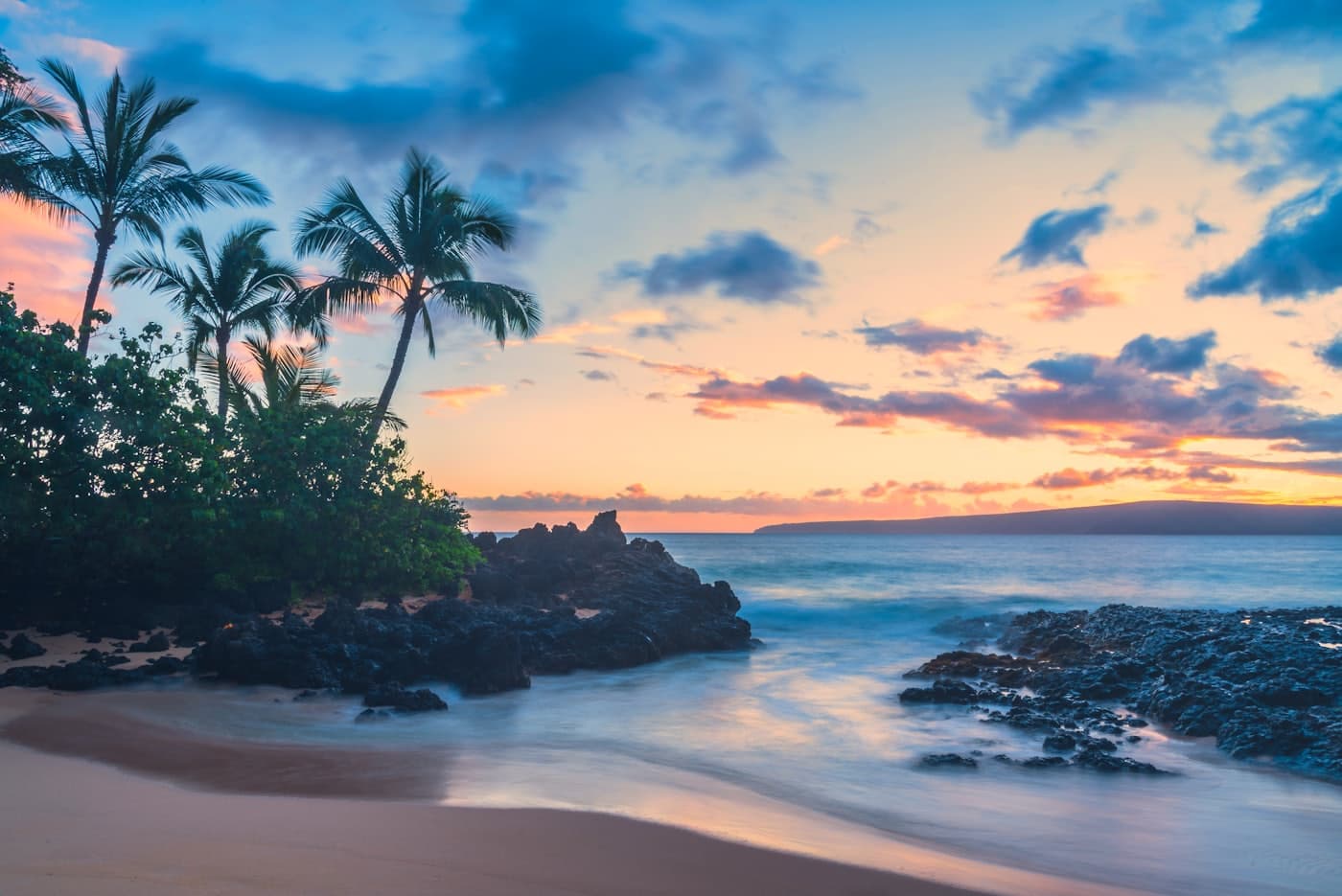Waikiki Beach and Diamond Head in Honolulu, Hawaii